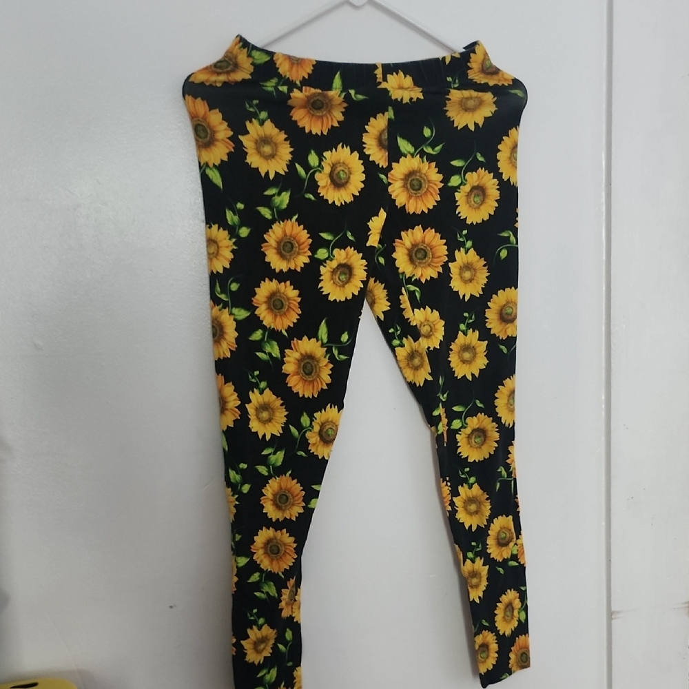 No Boundaries Black and Yellow Sunflower Leggings